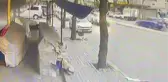 AVCILAR'DA CİP AYDINLATMA DİREĞİNE BÖYLE ÇARPTI