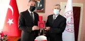 Eğitimcilerden doğasever emekli öğretmene teşekkür belgesi