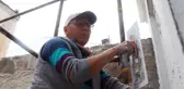 SEMA USTA, ELİNDE MALAYLA 23 YILDIR İNŞAATLARDA