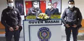 Manavdan muz çalan hırsızlar bekçilerin dikkati sayesinde yakalandı