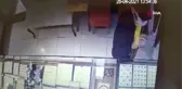 Yaşlı kadının kolundan aldıkları bilezikleri böyle sattılar