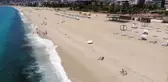 Alanya'da kısıtlamadan muaf turistler plajları doldurdu