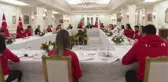 Son Dakika | Cumhurbaşkanı Erdoğan, Avrupa ve Dünya şampiyonalarında madalya kazanan milli sporcularla covid önlemlerinin alındığı iftarda bir araya geldi