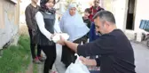 KAPI KAPI GEZİP, İHTİYAÇ SAHİPLERİNE İFTAR YEMEĞİ ULAŞTIRIYORLAR