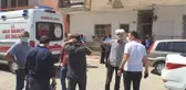 Kızları yan odada uyurken, karısını defalarca bıçaklayarak öldürdü