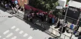 Küçükçekmece'de erzak dağıtımında uzun kuyruklar oluştu