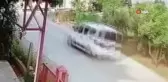 Son dakika haberi! Kaza yapan araçlar sulama kanalına uçtu...Araçların çarpışma anı kamerada