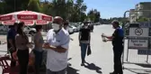 Nusaybin Kaymakamı Yalçın, yaşlı pazarcının tüm yumurtalarını aldı