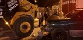 Pikap park halindeki iş makinesine çarptı: 2'si ağır 4 yaralı