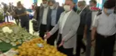 SEMT PAZARINDA ÇÖPE DÖKÜLEN SEBZE SERZENİŞİ