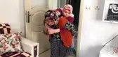 81 yaşındaki fedakar anne 43 ve 55 yaşlarındaki engelli evlatlarına gözü gibi bakıyor