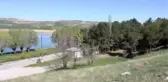 Fıskiyenin ıslattığı ağaç dalları soğuk havada buz tuttu