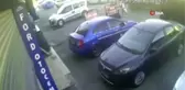 Küçükçekmece 4 aracın karıştığı zincirleme kaza kamerada