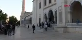 Bayram namazı, sosyal mesafe kuralına uyularak kılındı