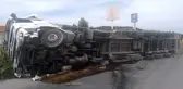 Her şeyden habersiz yolda yürüyen yayalara tır çarptı: 2 ölü, 5 yaralı
