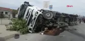 KIRMIZI IŞIKTA GEÇEN TAKSİYE ÇARPAN TIR, KALDIRIMDAKİ YAYALARIN ÜZERİNE DEVRİLDİ: 2 ÖLÜ, 5 YARALI