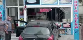 Silivri'de kontrolden çıkan otomobil iş yerine daldı
