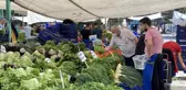 Tam kapanma muaf tutulan pazarcı esnafı tezgahlarda yerini aldı
