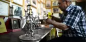 MUTFAK MALZEMELERİNİ SANAT ESERİNE DÖNÜŞTÜRÜYOR