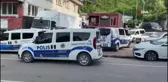 İş yerine sopalarla saldırdılar araçların camlarını kırdılar