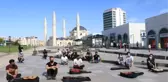 ŞANLIURFA'DA MÜZİSYENLER, SESSİZ OTURMA EYLEMİ YAPTI