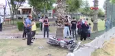VİRAJI ALAMAYAN TAKSİ 2 KİŞİYE ÇARPIP, SEYHAN NEHRİ'NE DÜŞTÜ 2 YARALI