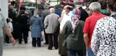 Yasağın kalktığı ilk günde yine aynı görüntüler! Borçlarını ödemek isteyenler uzun kuyruklar oluşturdu