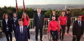 19 Mayıs coşku içinde kutlanıyor! Cumhurbaşkanı Erdoğan, gençlerle İstiklal Marşı'nı okudu