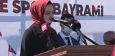 Atatürk'ü temsil eden bayrak karaya çıkartıldı