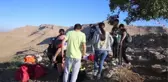 Gençler, profesyonel paraşütçüler eşliğinde, Türk ve Filistin bayraklarıyla atlayış yaptı