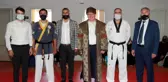 Belediye Başkanı 'Hilat Kaftanı' giydi