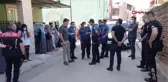 MANİSA SOKAĞA DÖKÜLEN MOLOZ İKİ AİLEYİ KARŞI KARŞIYA GETİRDİ