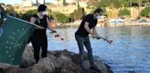 157 yıl önce sürgün edilen Çerkesler için denize karanfil bırakıldı