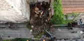 Fatih'te 3 katlı ahşap bina çöktü, saniyelerle ölümden döndüler