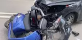 Otomobille motokurye kafa kafaya çarpıştı