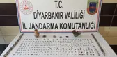 Son dakika haberi | Diyarbakır'da tarihi eser kaçakçılığı operasyonu: 328 eseri 65 bin dolara satmaya çalışırken yakalandılar