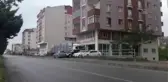 Boş LPG tüpü taşıyan kamyon oto galeriye çarptı
