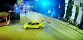 Taksiye çarpan motosikletli havada takla attı, o anlar kamerada
