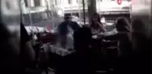 Polis alkışlayarak içeri girdi... Balık restoranında müzikli eğlenceye polis baskını