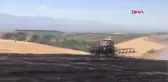 SALİHLİ'DE ALEVLER ARPA EKİLİ TARLANIN 20 DÖNÜMÜNÜ KÜLE ÇEVİRDİ