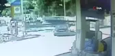 Yolun karşısına geçmek isteyen adama otomobil böyle çarptı: 1 yaralı