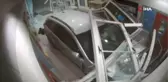 ABD'li sürücü hızını alamadı, karakola daldı