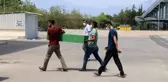 Babanın küçük tabuttaki ağır yükü! 2 yaşındaki oğlunun tabutunu bizzat taşıdı