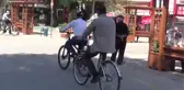 Belediye başkanının bisikleti makam aracı oldu
