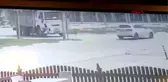BURSA MOTOSİKLETTEN DÜŞTÜ, KAMYONUN ALTINA SÜRÜKLENEREK HAYATINI KAYBETTİ
