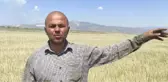 TARLAYA İNEN YAMAÇ PARAŞÜTÇÜSÜYLE ÇİFTÇİNİN İLGİNÇ DİYALOĞU