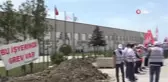 Türk işçileri kapının önüne koyan Fransız peynir fabrikasının önündeki grev sürüyor