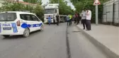 ARNAVUTKÖY'DE TIR'LA ÇARPIŞAN KAMYONET BAHÇE DUVARINI YIKTI