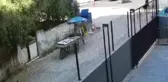 Bahçe kapısı ve araçtan akü hırsızlıkları güvenlik kamerasına yansıdı