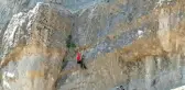 Kahramanmaraş'ta kayalıkta mahsur kalan hayvanları JAK timleri kurtardı